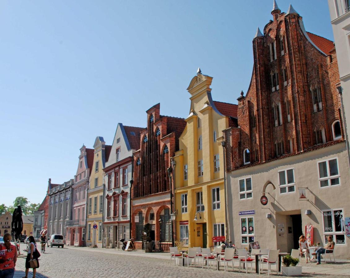 Ferienhaus Zum Hafen In Altefaehr 外观 照片